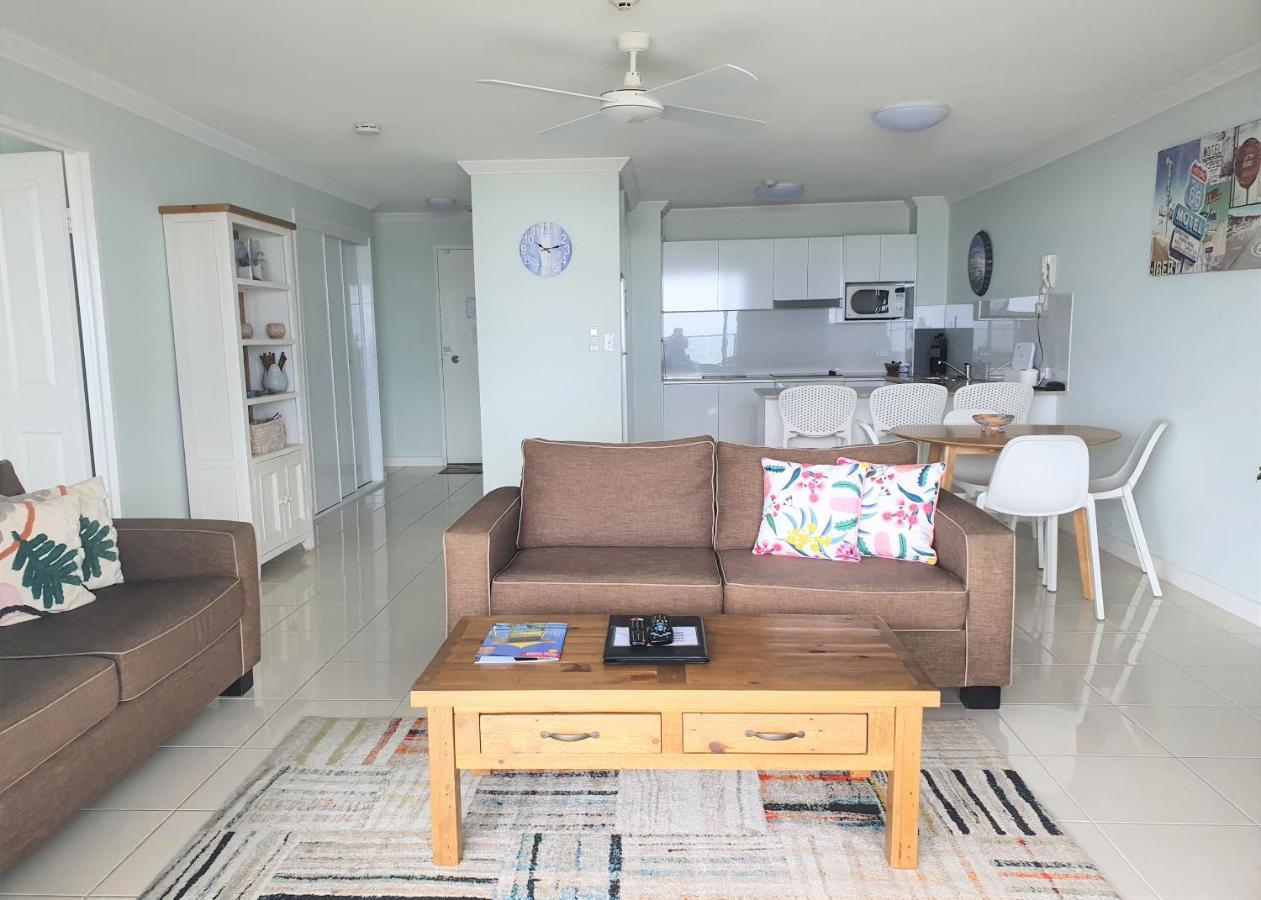 Pacific Surf Absolute Beachfront Apartments Gold Coast Exterior photo