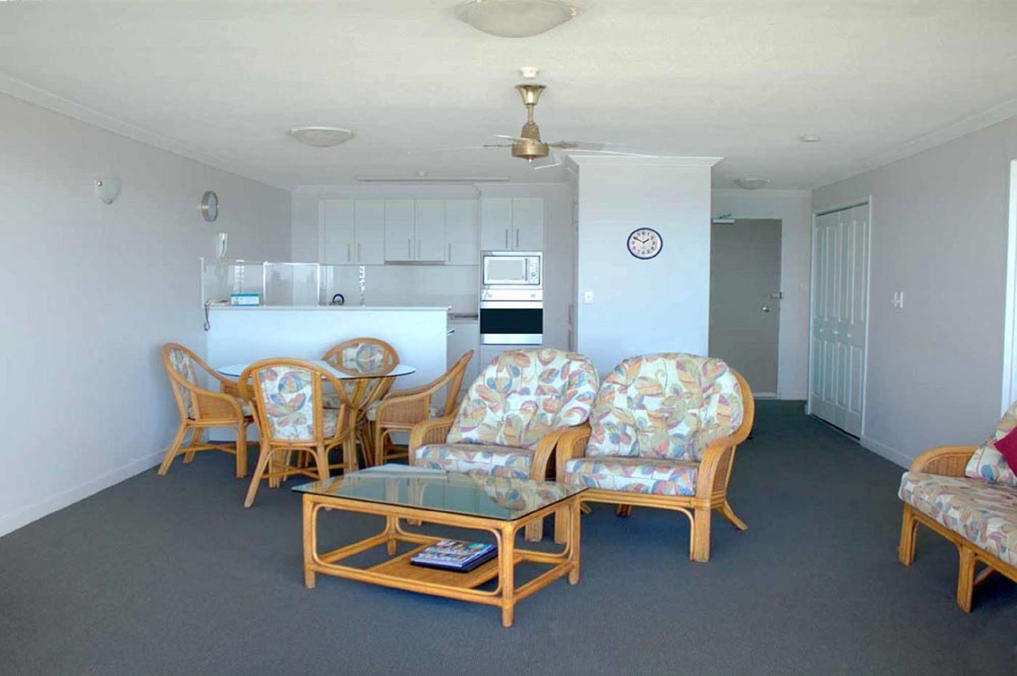 Pacific Surf Absolute Beachfront Apartments Gold Coast Exterior photo