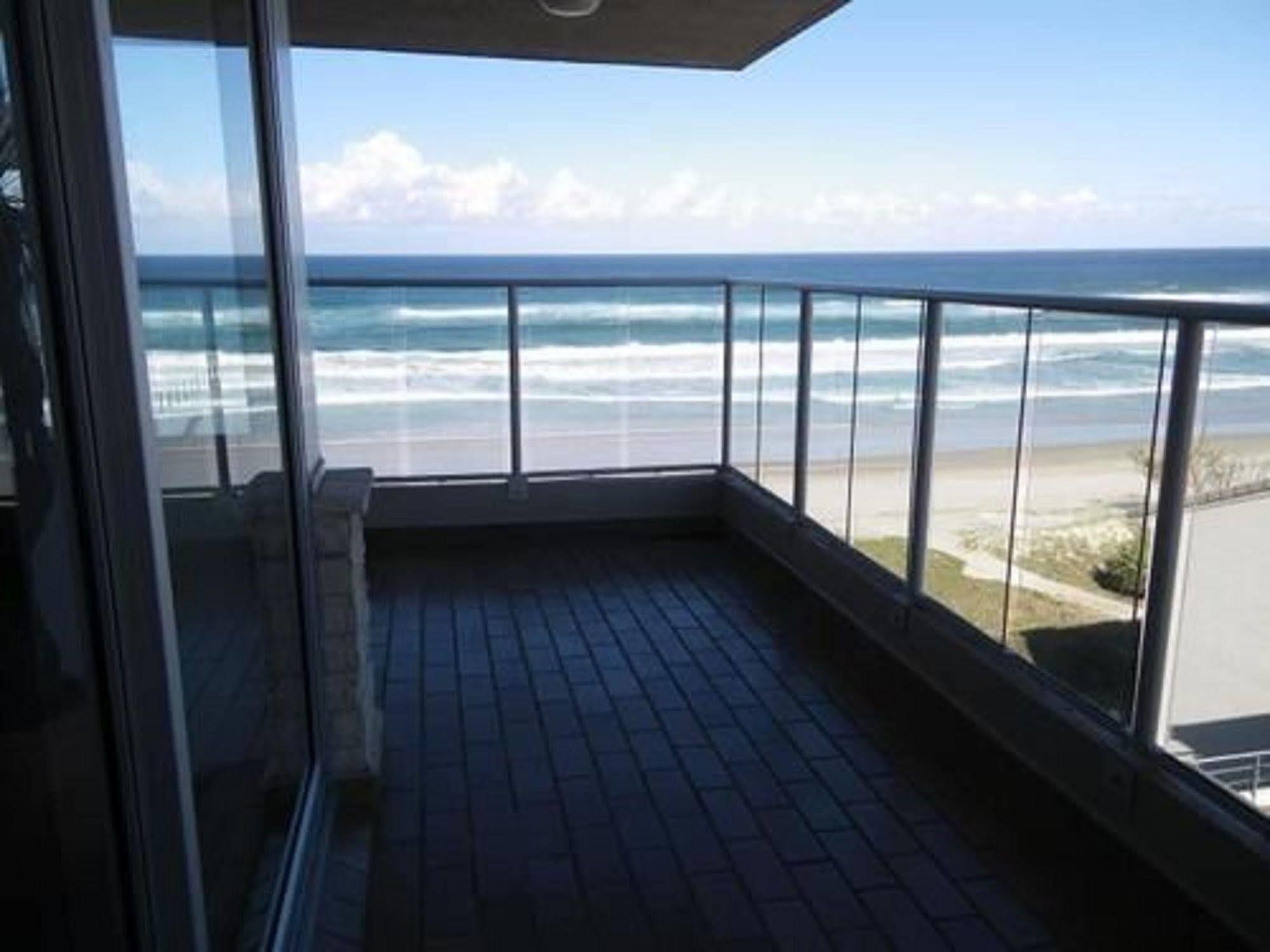 Pacific Surf Absolute Beachfront Apartments Gold Coast Exterior photo