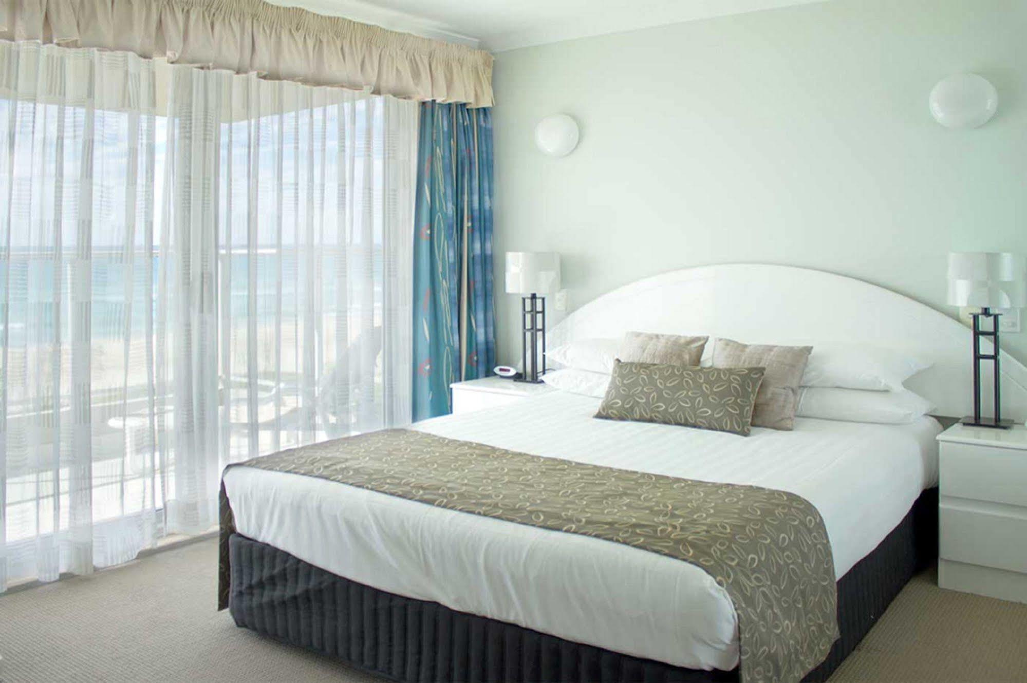 Pacific Surf Absolute Beachfront Apartments Gold Coast Exterior photo